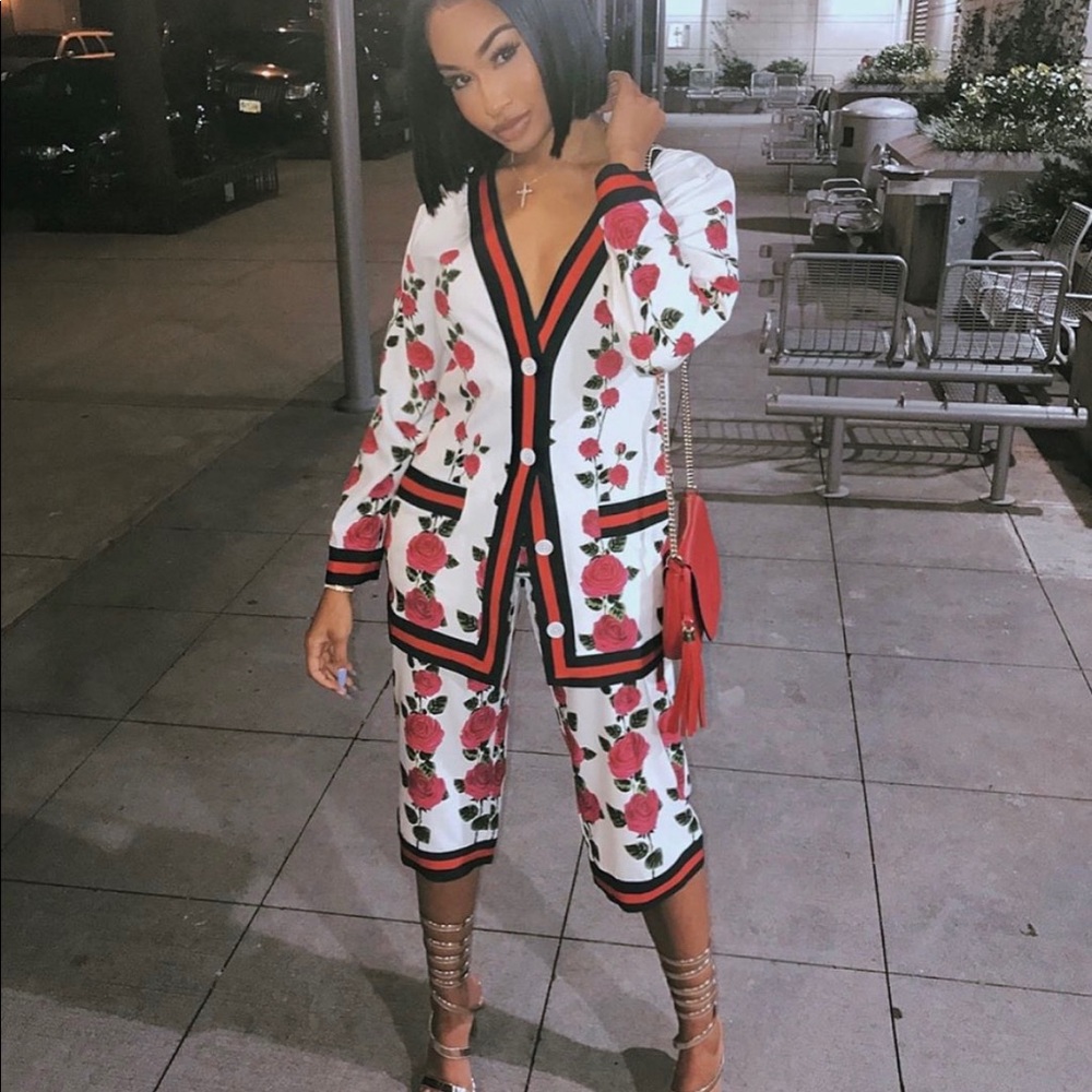 Two piece flower set